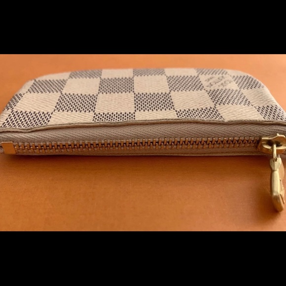 Louis Vuitton White Azur keychain pouch
Authentic - Picture 7 of 14